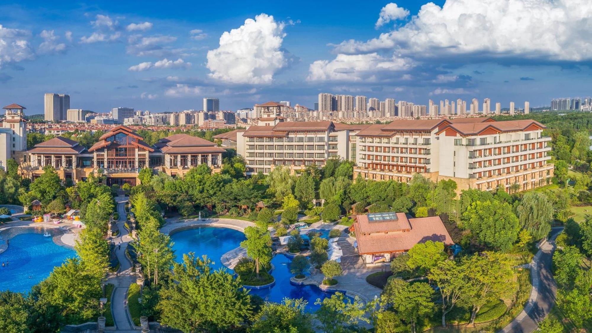 Hilton Wuhan Optics Valley Exterior photo